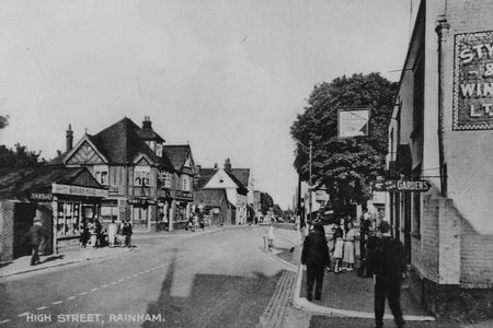 In the photo below of Rainham High Street in 1925 The Bargain House can be seen on the left hand side opposite the White Horse pub.
