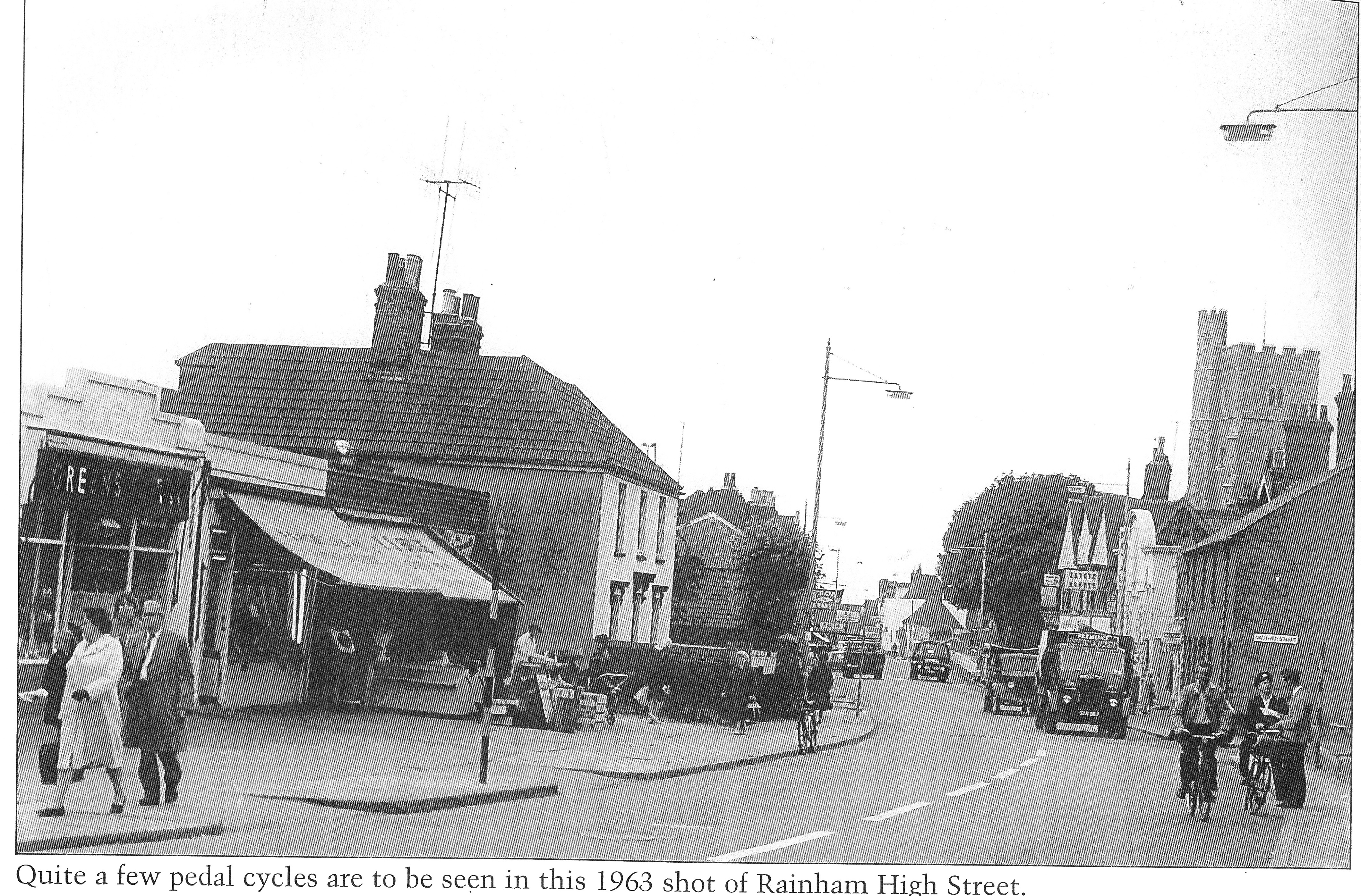 photo of Rainham High Street taken in 1963 showing a lorry with the words Fremlins County Ale