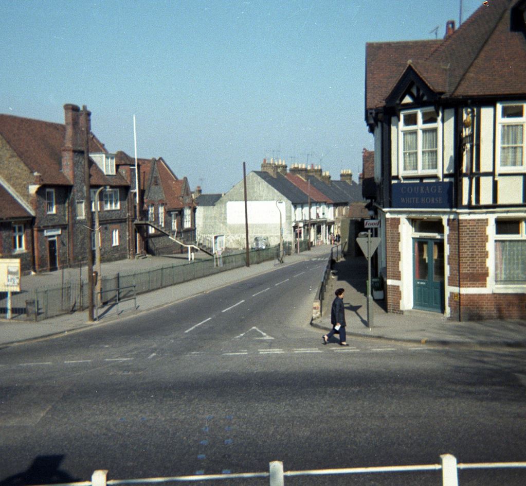 White Horse pub looking down Station Road approx 1972