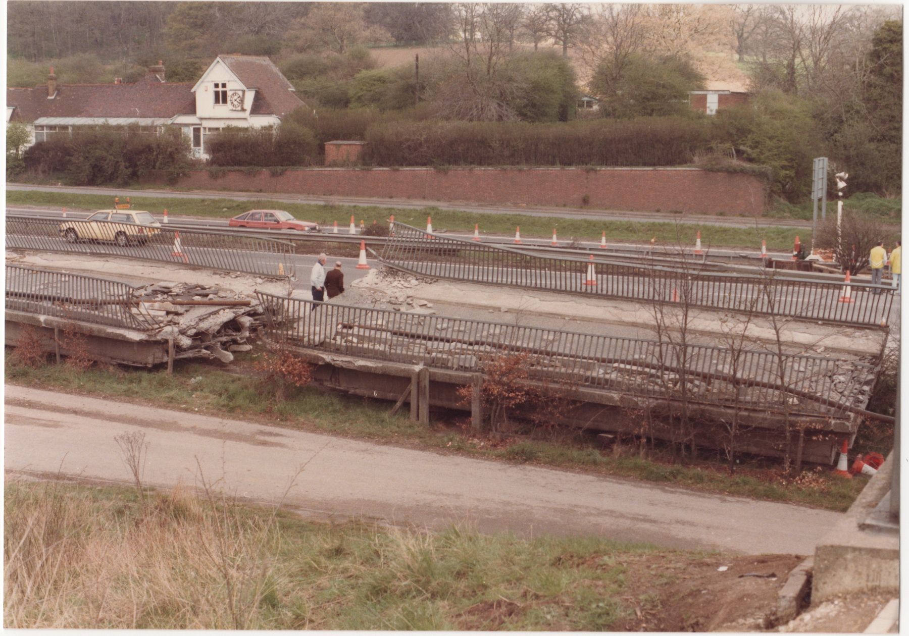 A2 Cobham Bridge Demolished by Crash 1985