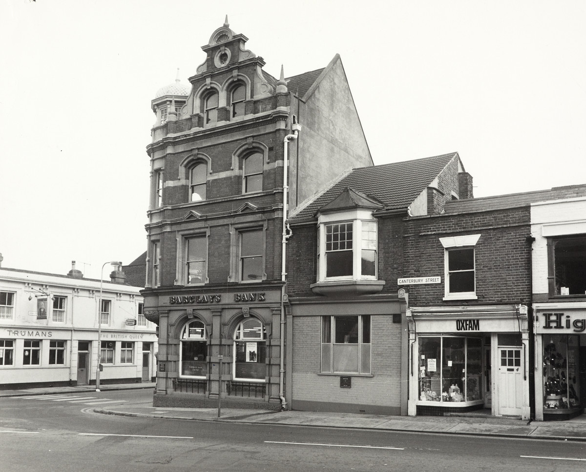 Photo of Barclays Bank Gillingham branch from the 1970s, British Queen pub in background