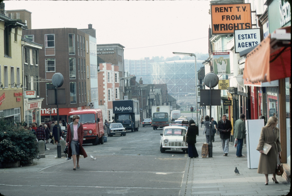 Photo of Earl Street Maidstone Gas holders 1981